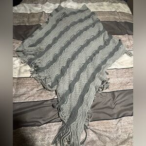 Gray shawl ponch